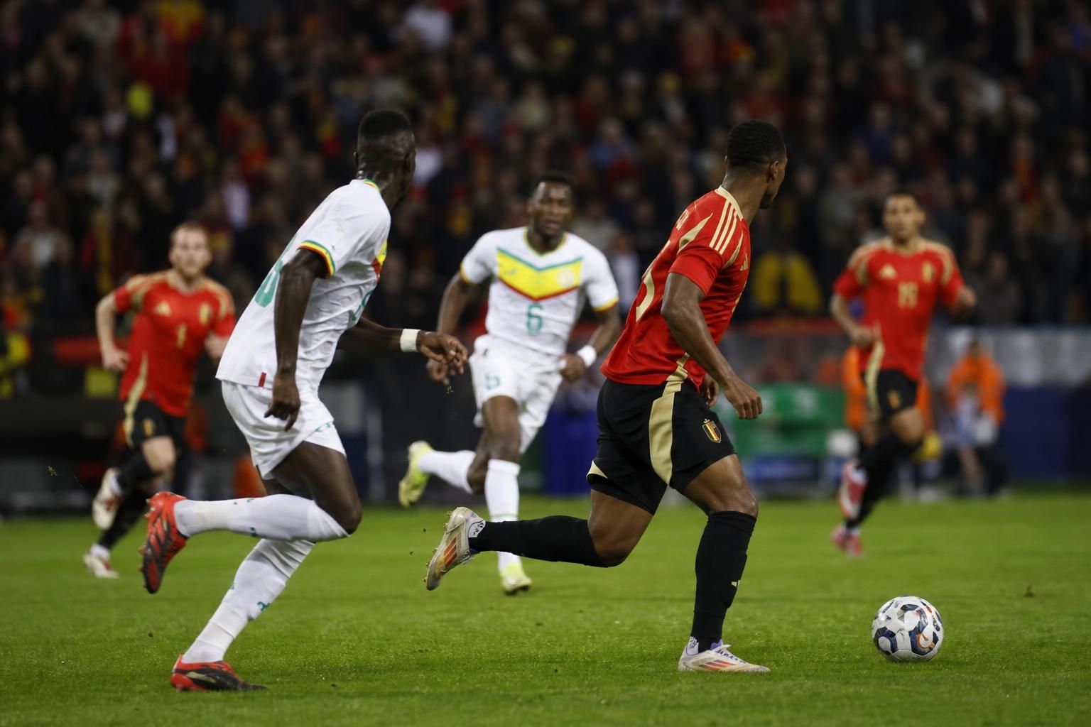 Spannende wedstrijdsfeer rond de Rode Duivels tegen Senegal