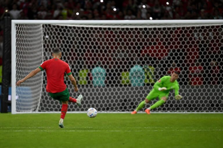 Marokkaanse speler neemt een beslissende penalty op het WK tegen Oranje