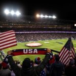 Amerikaanse supporters in een gespannen WK-sfeer rond een knock-outwedstrijd