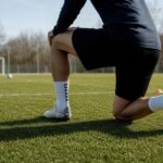 Individuele revalidatietraining op een voetbalveld als beeld bij de mogelijke comeback van Jordan Lukaku.