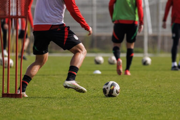 Emre Mor traint voorlopig mee bij NEC na zijn periode bij Fenerbahçe