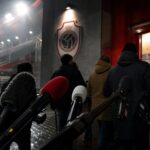 Gespannen sfeer rond het Bosuilstadion bij een mogelijke overname van Royal Antwerp FC