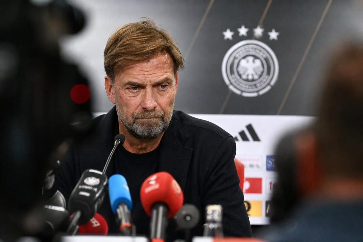 Jürgen Klopp in een gespannen perscontext rond Duitsland na de WK-uitschakeling