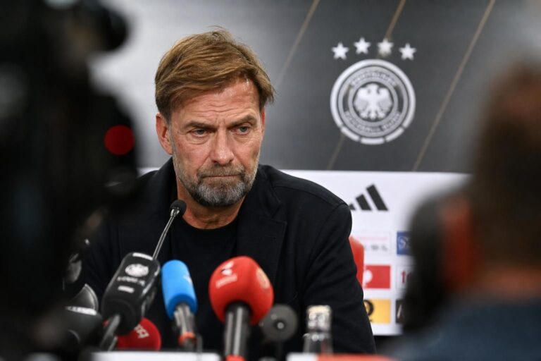 Jürgen Klopp in een gespannen perscontext rond Duitsland na de WK-uitschakeling