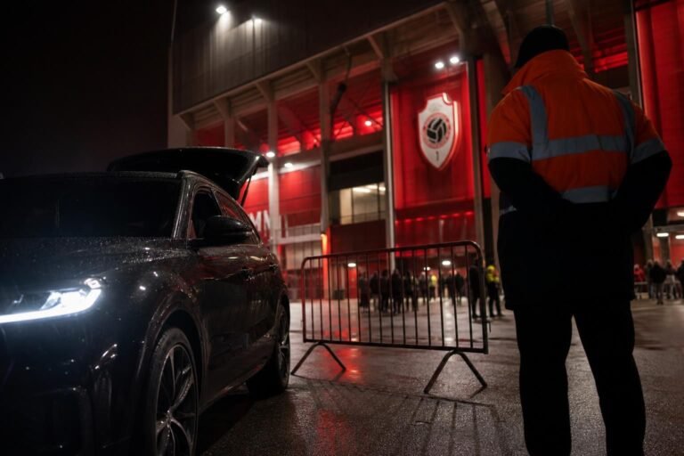 Transfercontext rond Royal Antwerp op de Bosuil tijdens een jonge en internationale mercato
