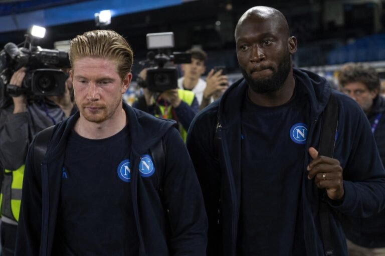 Kevin De Bruyne en Romelu Lukaku in een gespannen Napoli-context rond hun toekomst