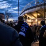 Transfergerelateerde sfeer rond Club Brugge in een stadionomgeving zonder herkenbare gezichten