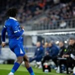 KAA Gent-spelers in wedstrijdsfeer terwijl buitenlandse interesse rond een jong talent groeit