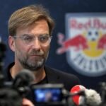 Jürgen Klopp tijdens een gespannen persmoment in voetbalcontext
