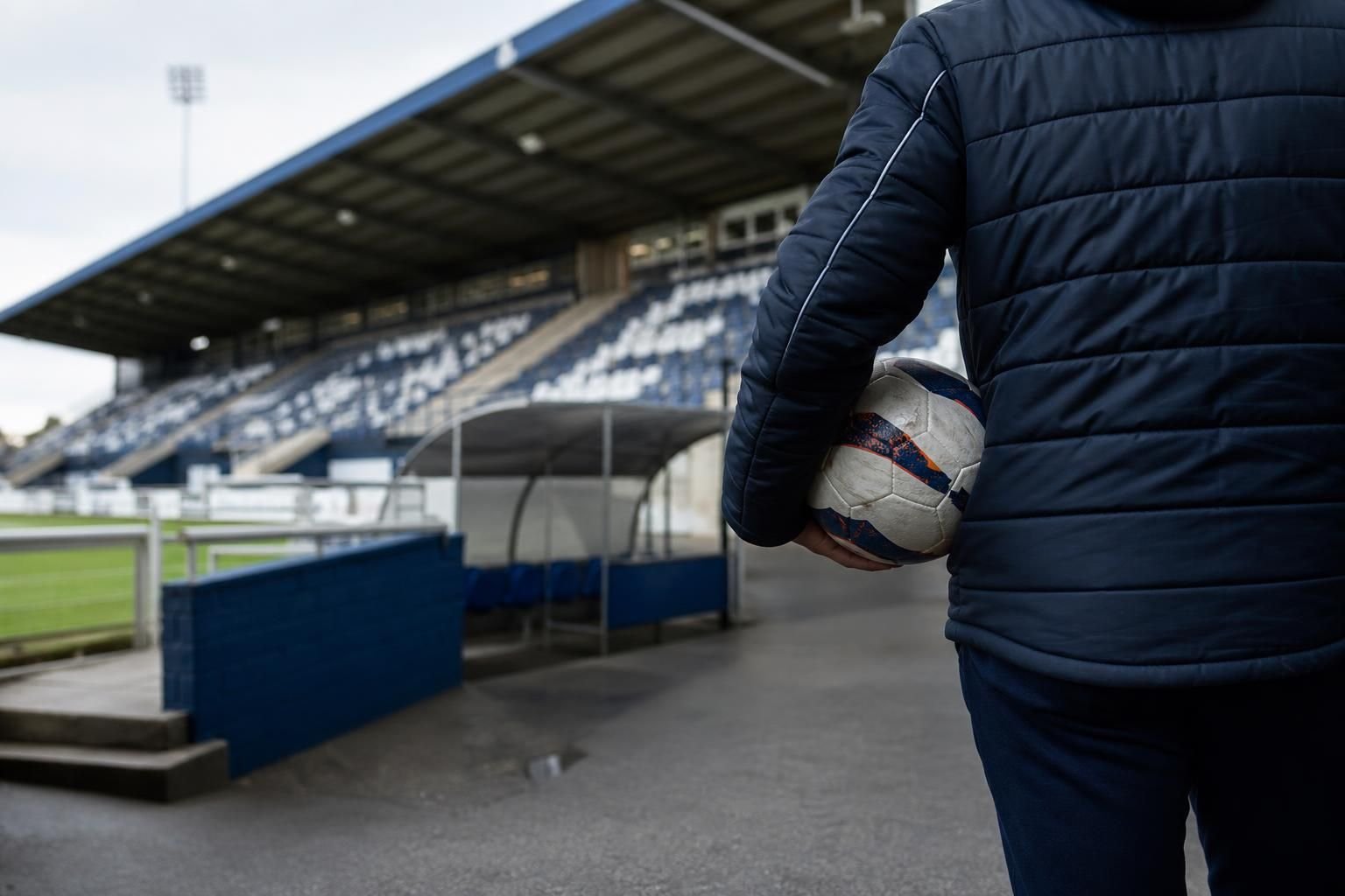 Sfeervolle voetbalomgeving bij Sporting Hasselt na transfernieuws richting Challenger Pro League