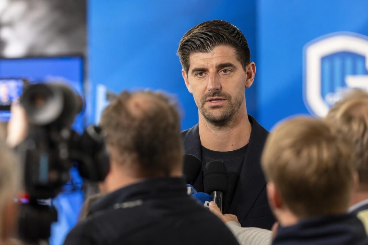 Thibaut Courtois tijdens een persmoment bij KRC Genk.