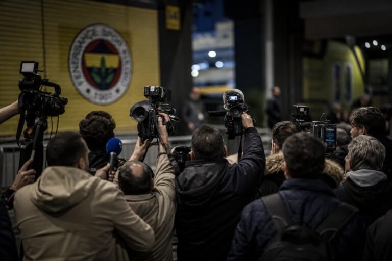 Gespannen sfeer rond Fenerbahçe na bestuurlijke schok rond voorzitter Sadettin Saran