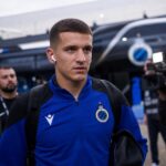 Christos Tzolis in de kleuren van Club Brugge tijdens een moment vol transferaandacht