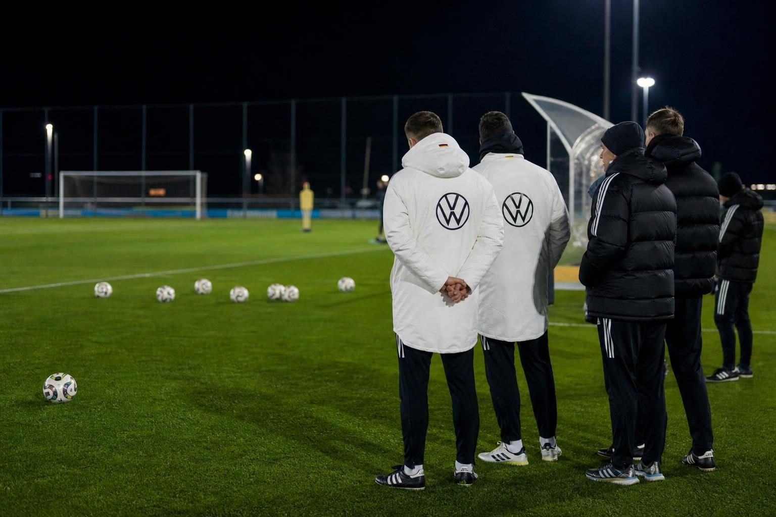 Gespannen Duitse trainingssfeer na blessurenieuws rond Lennart Karl