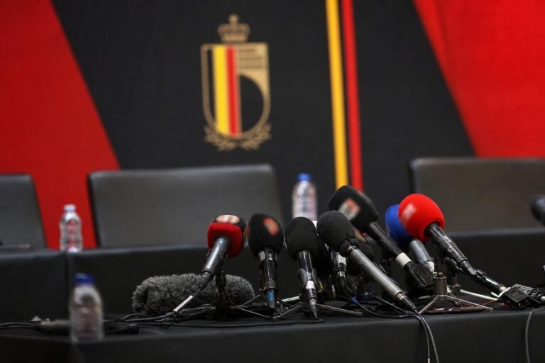 Persmoment voor de oefenwedstrijd tussen België en Tunesië richting WK 2026