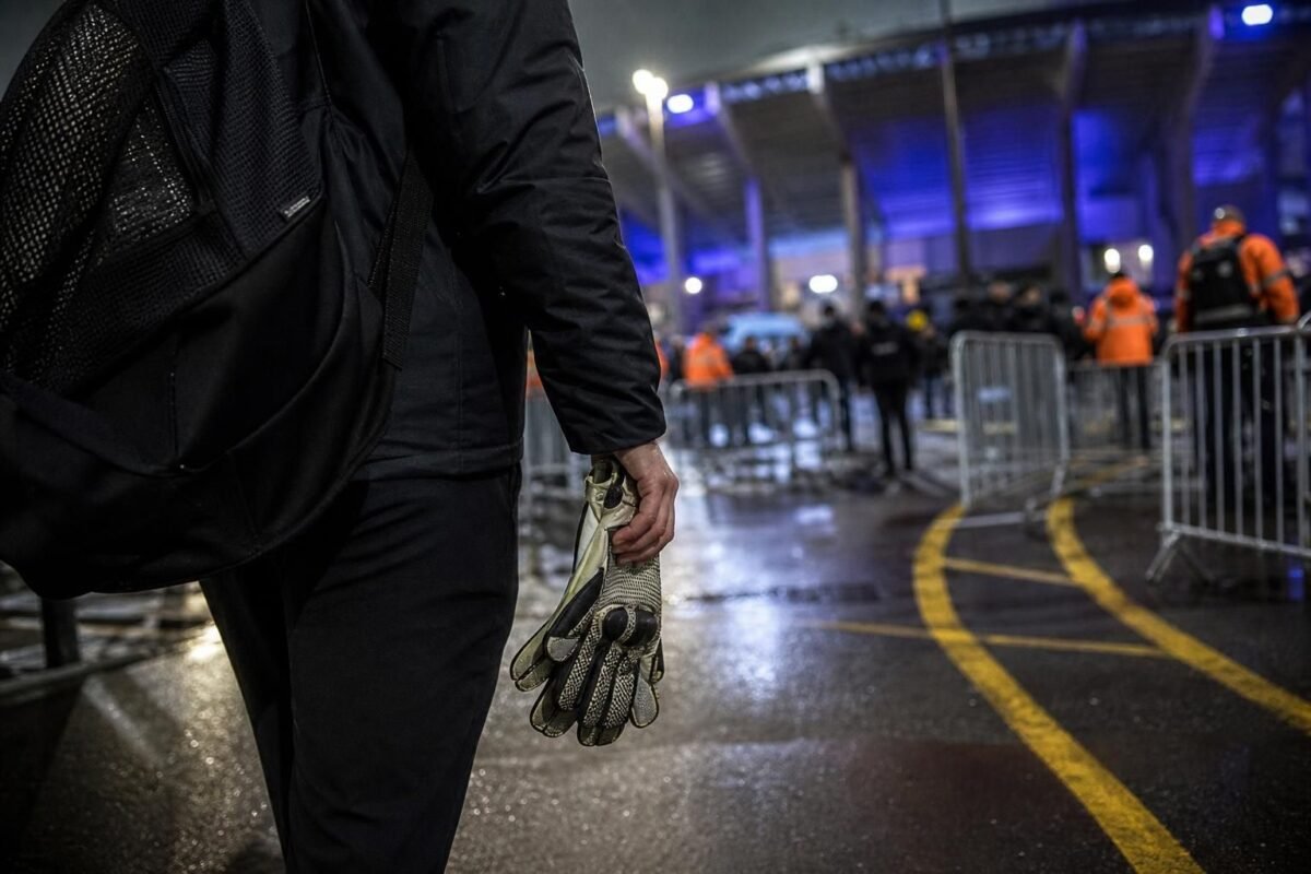 Sfeerbeeld rond een keepersdossier bij Club Brugge zonder herkenbare gezichten.