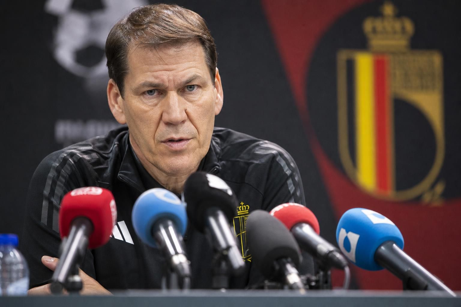 Rudi Garcia tijdens een gespannen persmoment bij de Rode Duivels