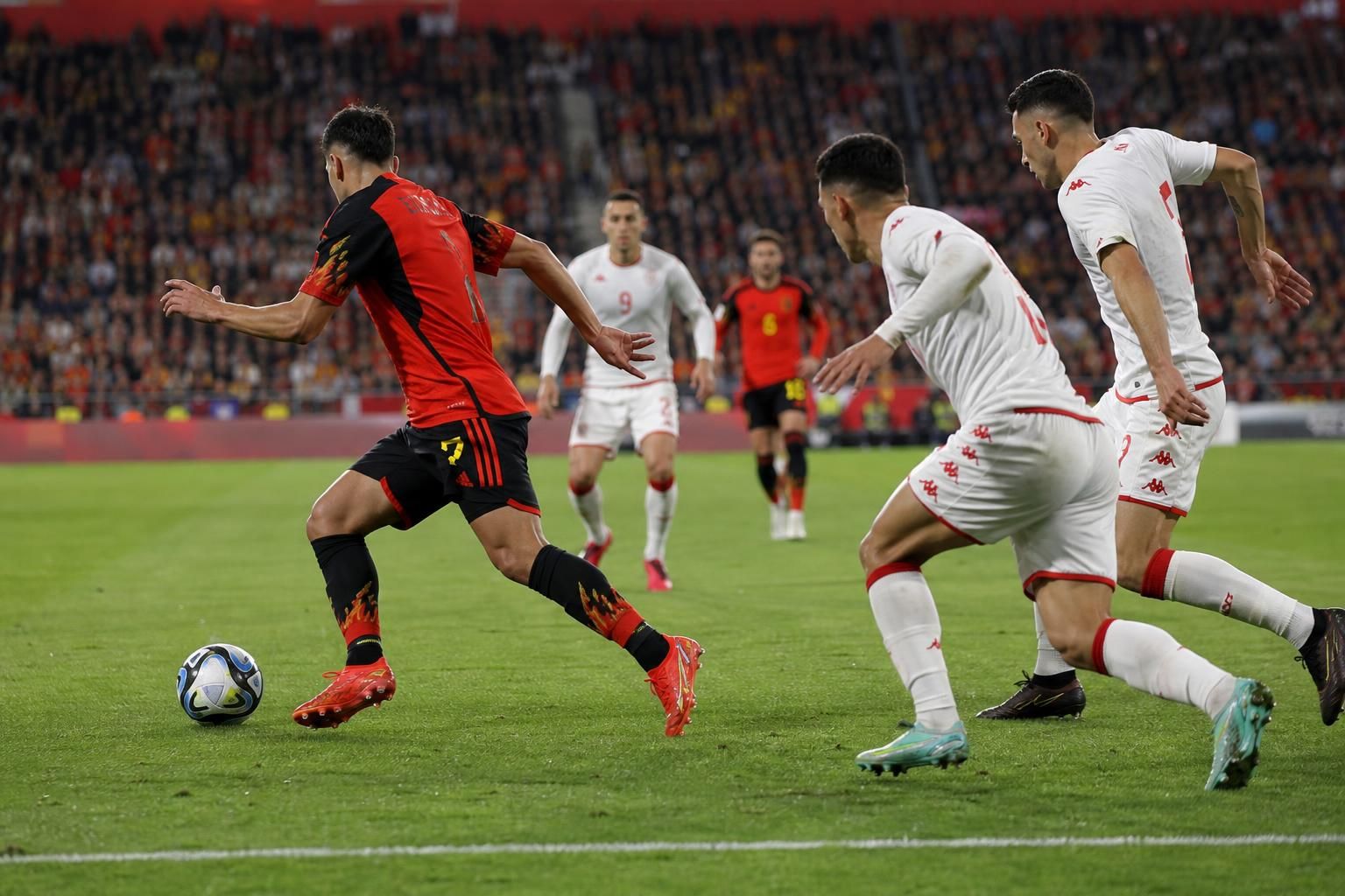 Rode Duivels in actie tegen Tunesië tijdens de laatste oefenmatch voor het WK