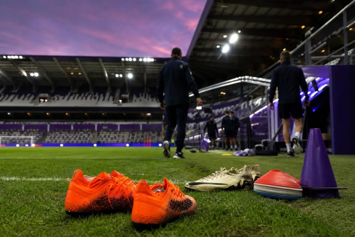 Transfercontext rond RSC Anderlecht met focus op defensieve versterking