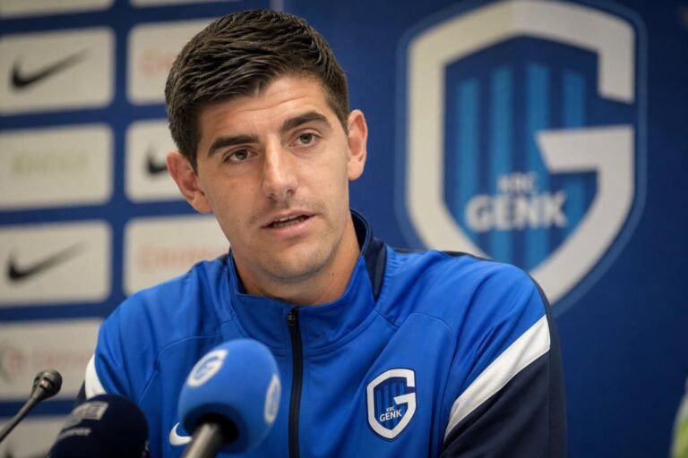 Thibaut Courtois bij een persmoment rond zijn investering in KRC Genk