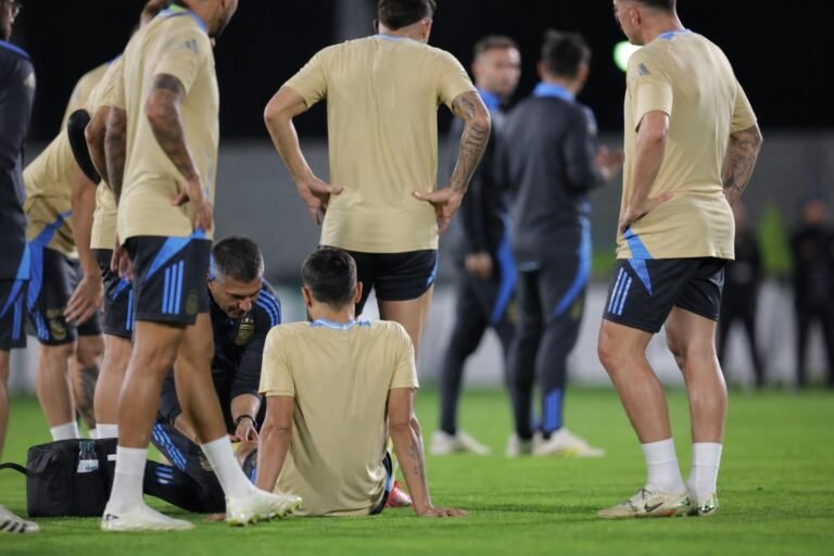 Gespannen sfeer op een Argentijns trainingsveld na een blessuremoment
