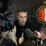Robin van Persie tijdens een gespannen persmoment bij Feyenoord
