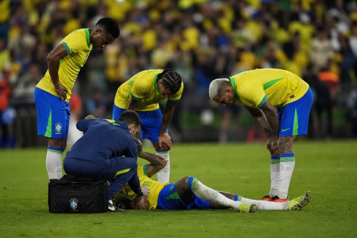 Brazilië moet vlak voor het WK verder zonder de geblesseerde Wesley