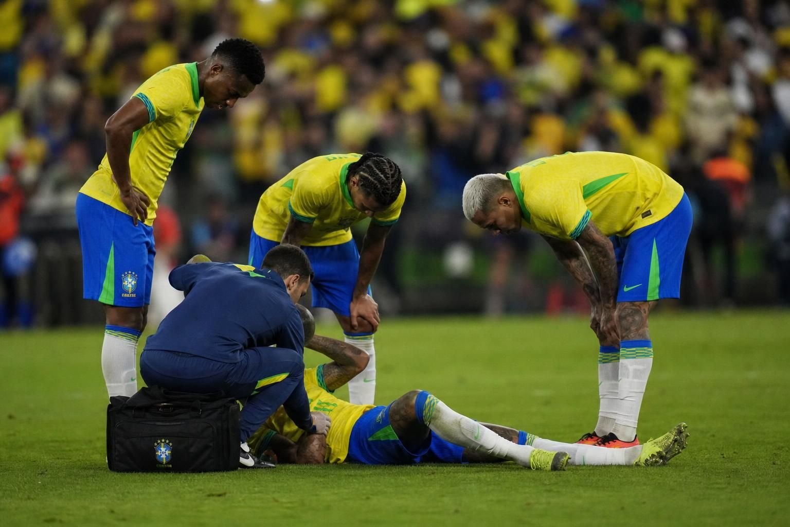 Brazilië moet vlak voor het WK verder zonder de geblesseerde Wesley