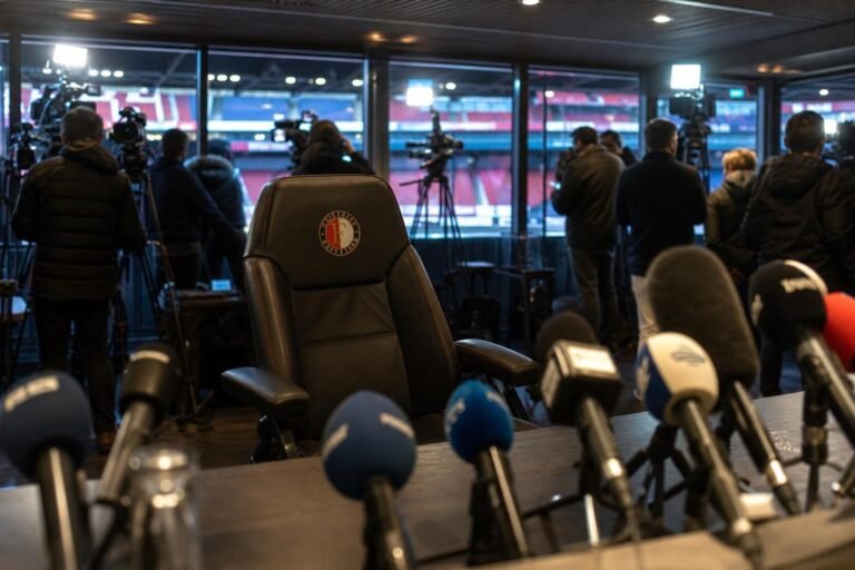 Gespannen perscontext rond de trainerszoektocht van Feyenoord zonder herkenbare gezichten