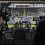 Gespannen voetbalsfeer rond een degradatiedossier in de Challenger Pro League