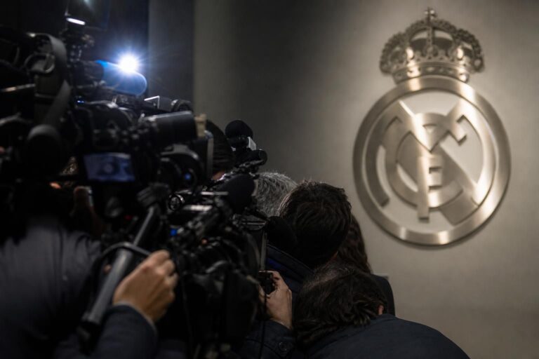 Persmoment rond Real Madrid na de verkiezingsoverwinning van Florentino Pérez