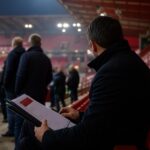 Transfercontext rond Standard Luik in een stadionomgeving zonder herkenbare gezichten