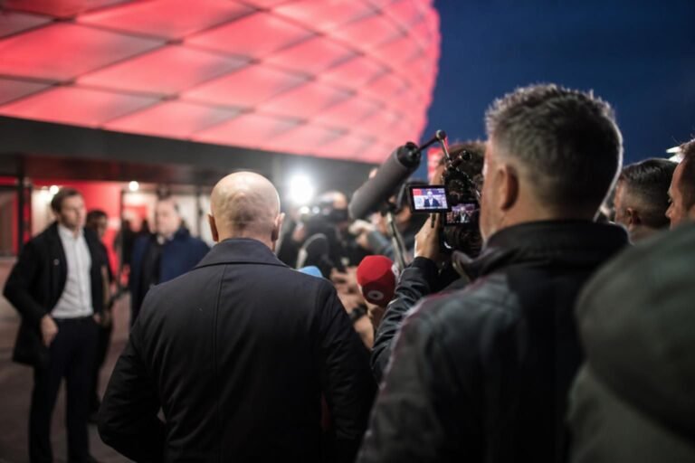Persmoment rond Bayern München en de transferinteresse in Michael Olise