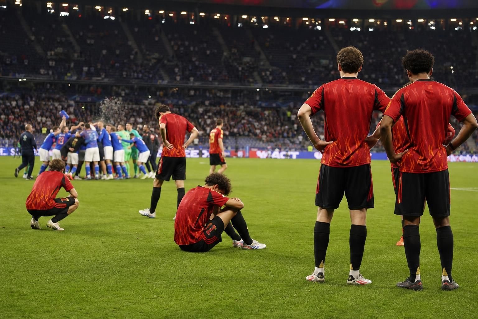 De Jonge Duivels U17 verwerken de ontgoocheling na de EK-finale tegen Italië.
