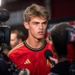 Charles De Ketelaere in een gespannen voetbalcontext rond transferinteresse en het WK met de Rode Duivels