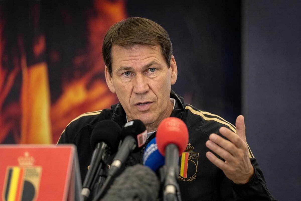 Rudi Garcia tijdens een persmoment van de Rode Duivels voor de WK-reis naar Seattle