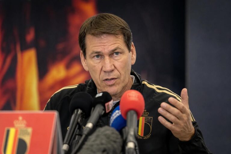 Rudi Garcia tijdens een persmoment van de Rode Duivels voor de WK-reis naar Seattle