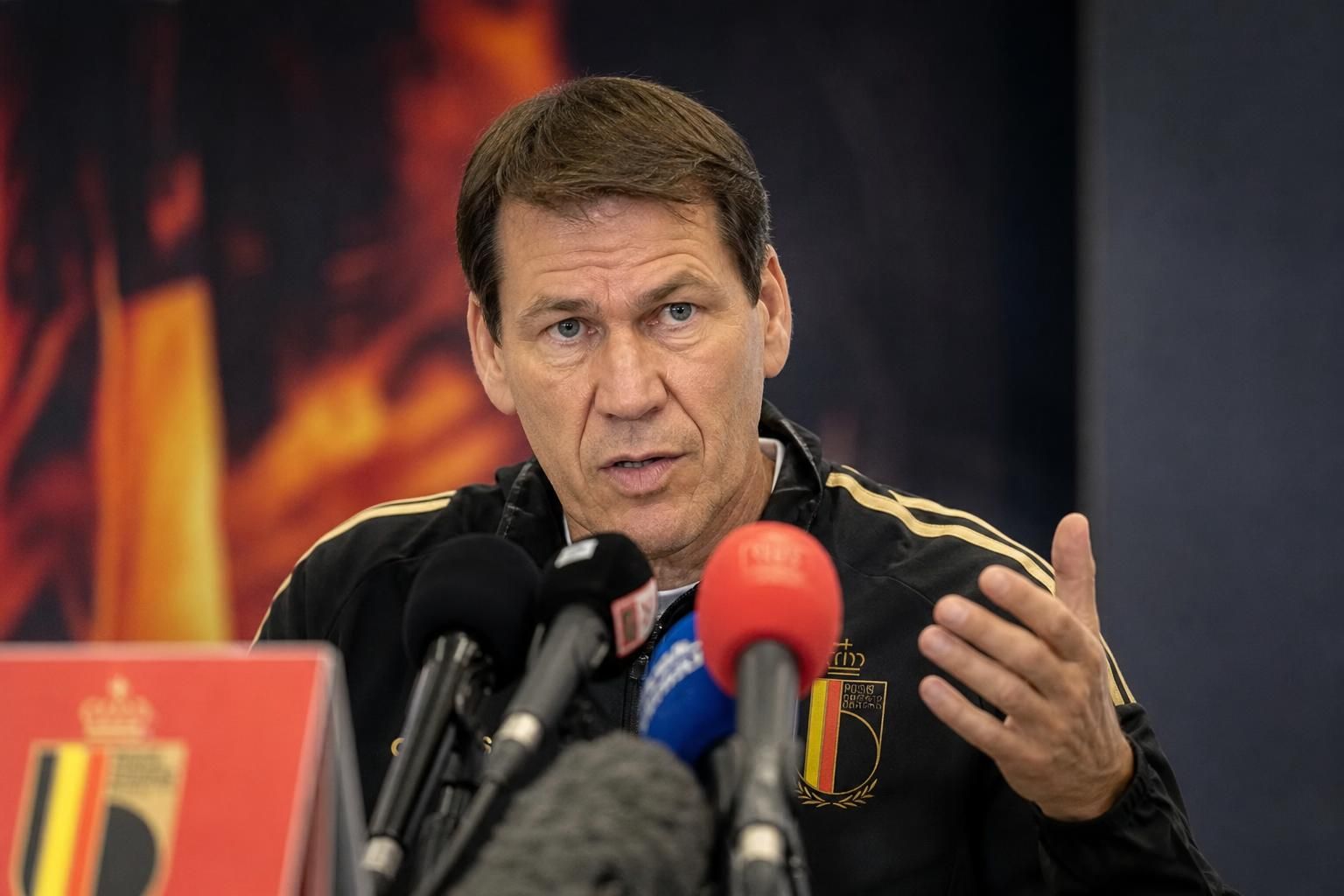 Rudi Garcia tijdens een persmoment van de Rode Duivels voor de WK-reis naar Seattle
