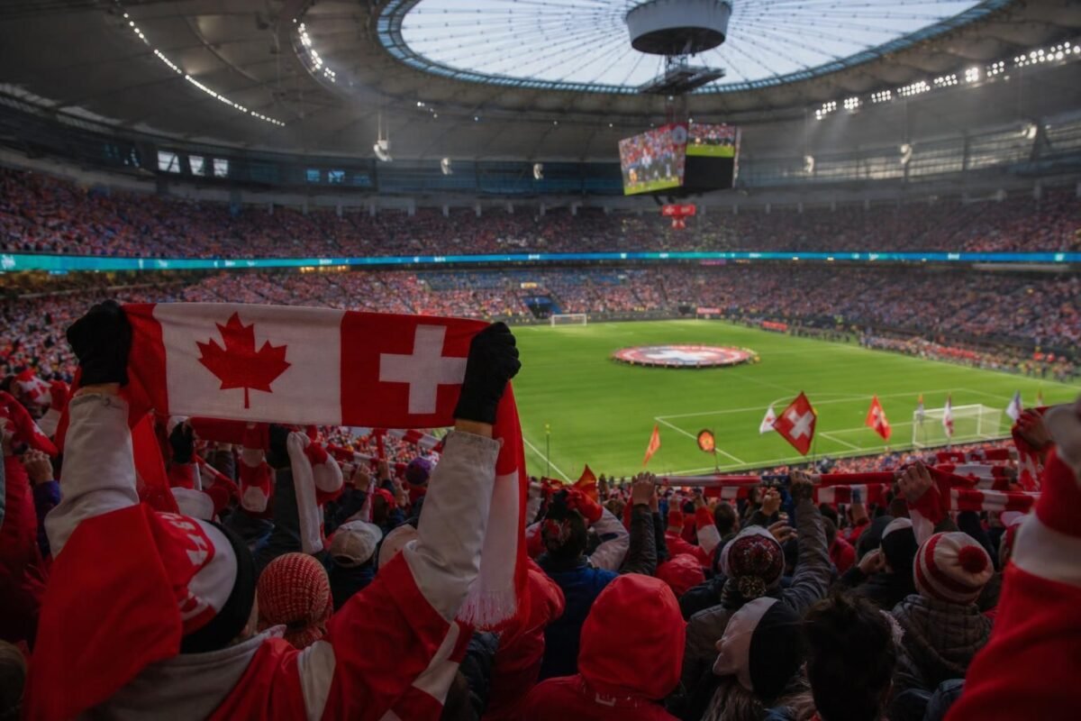 Supporterssfeer rond Canada en Zwitserland in een WK-stadion