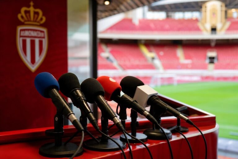 Gespannen voetbalsfeer rond AS Monaco na het vertrek van een trainer
