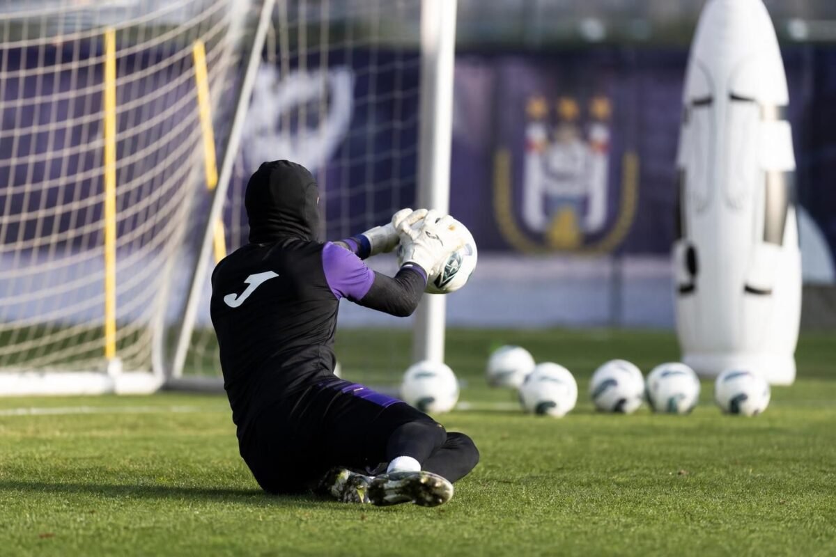 Keeperstraining bij RSC Anderlecht in aanloop naar een nieuw seizoen