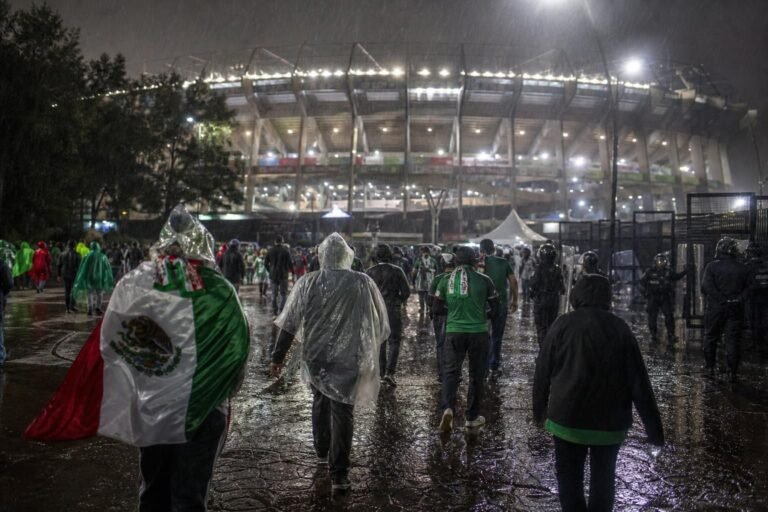 Supporters in Mexico in gespannen WK-sfeer rond de openingsmatch