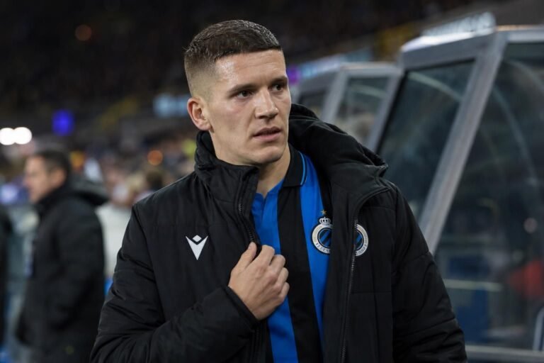Christos Tzolis in een Club Brugge-context terwijl de transferinteresse uit Engeland groeit