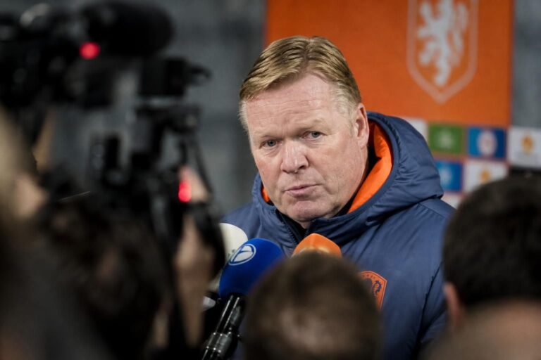 Ronald Koeman tijdens een gespannen moment rond de Nederlandse WK-voorbereiding