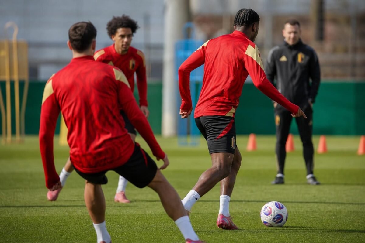 De Rode Duivels tijdens een geconcentreerde WK-voorbereiding op het trainingsveld.