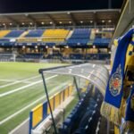 Sfeerbeeld rond een emotioneel trainersafscheid bij SK Beveren