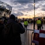 Transfersfeer rond West Ham United bij een stadion zonder herkenbare gezichten