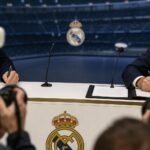 Persmoment rond de vernieuwde sponsordeal van Real Madrid met Emirates