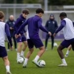 Jonge spelers van RSC Anderlecht op een training zonder herkenbare gezichten