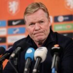 Ronald Koeman tijdens een gespannen persmoment rond de WK-voorbereiding van Nederland
